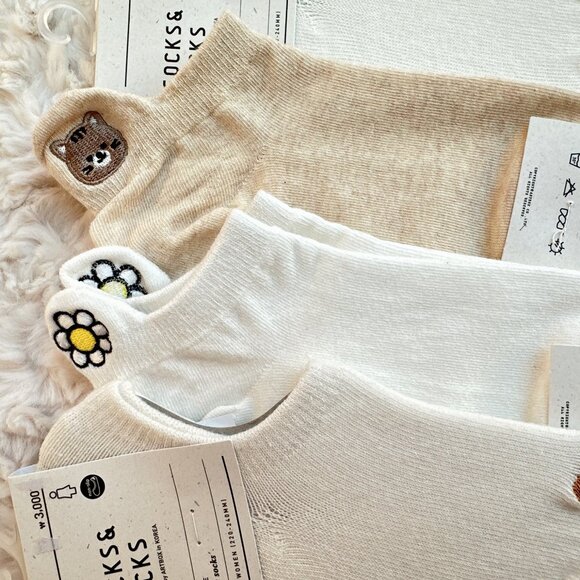 Set of 4 Cute Women's Socks - Picture 2 of 4